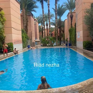 Nezha Avec Jacuzzi Et Au Coeur De Hotel